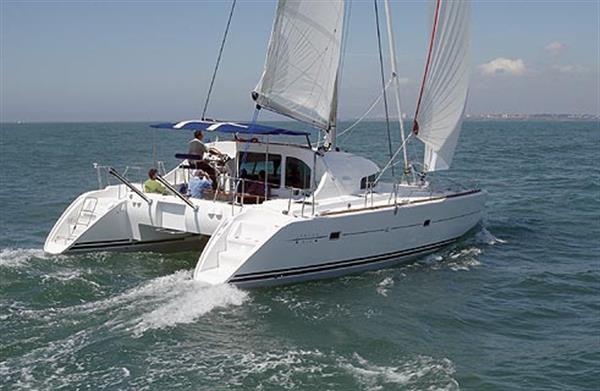 viva yacht charter & broker